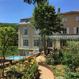 https://le-clos-des-fayettes.hotels-rhonealpes.com