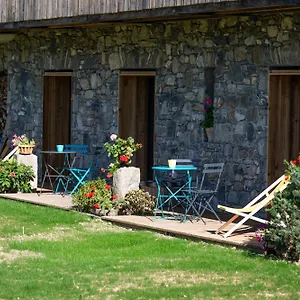 https://les-mazots-des-fees.hotels-rhonealpes.com